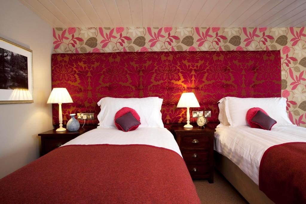 ホテル The Three Crowns チャグフォード 部屋 写真 A bedroom at the hotel