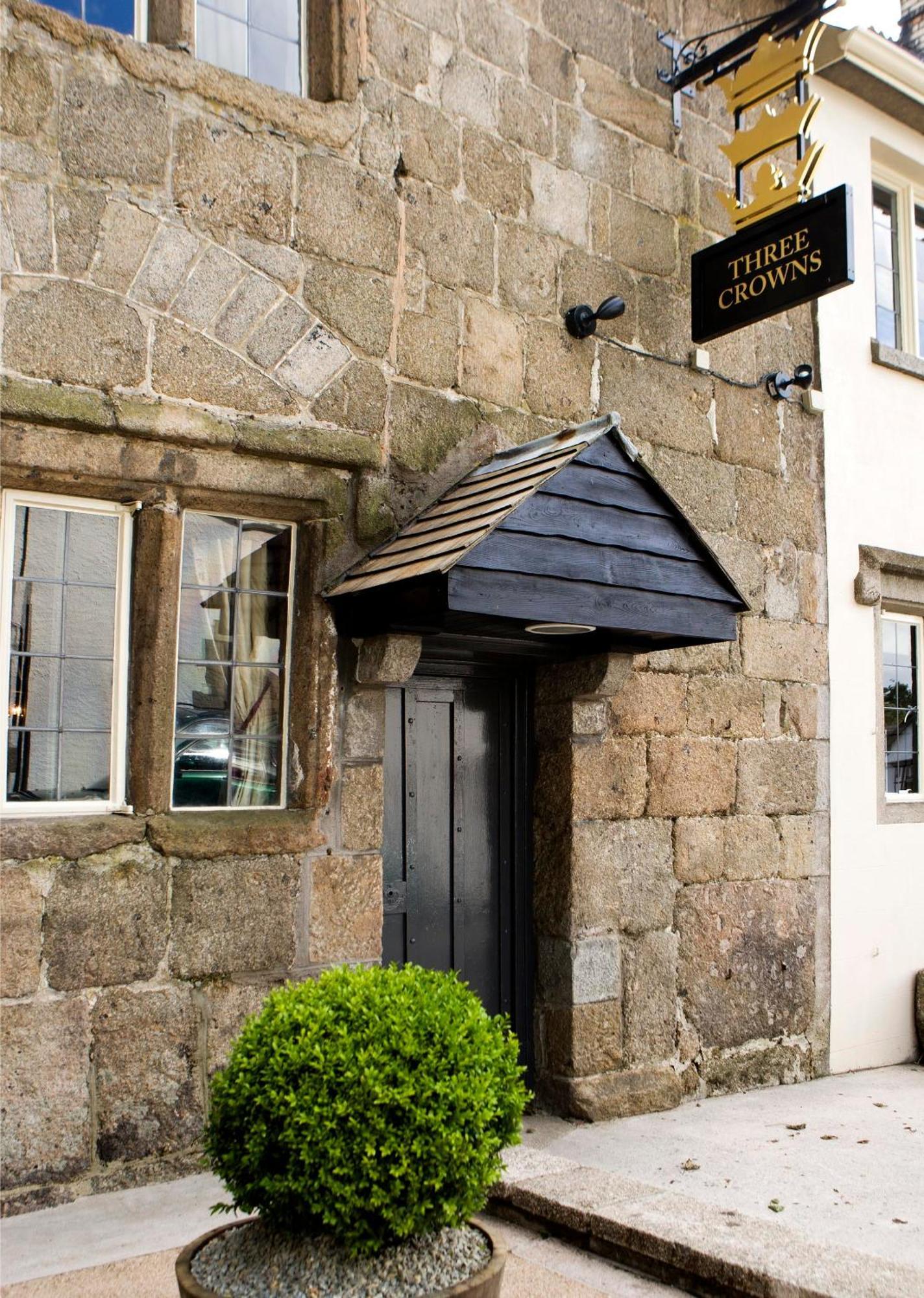 ホテル The Three Crowns チャグフォード エクステリア 写真 The door of the former stable