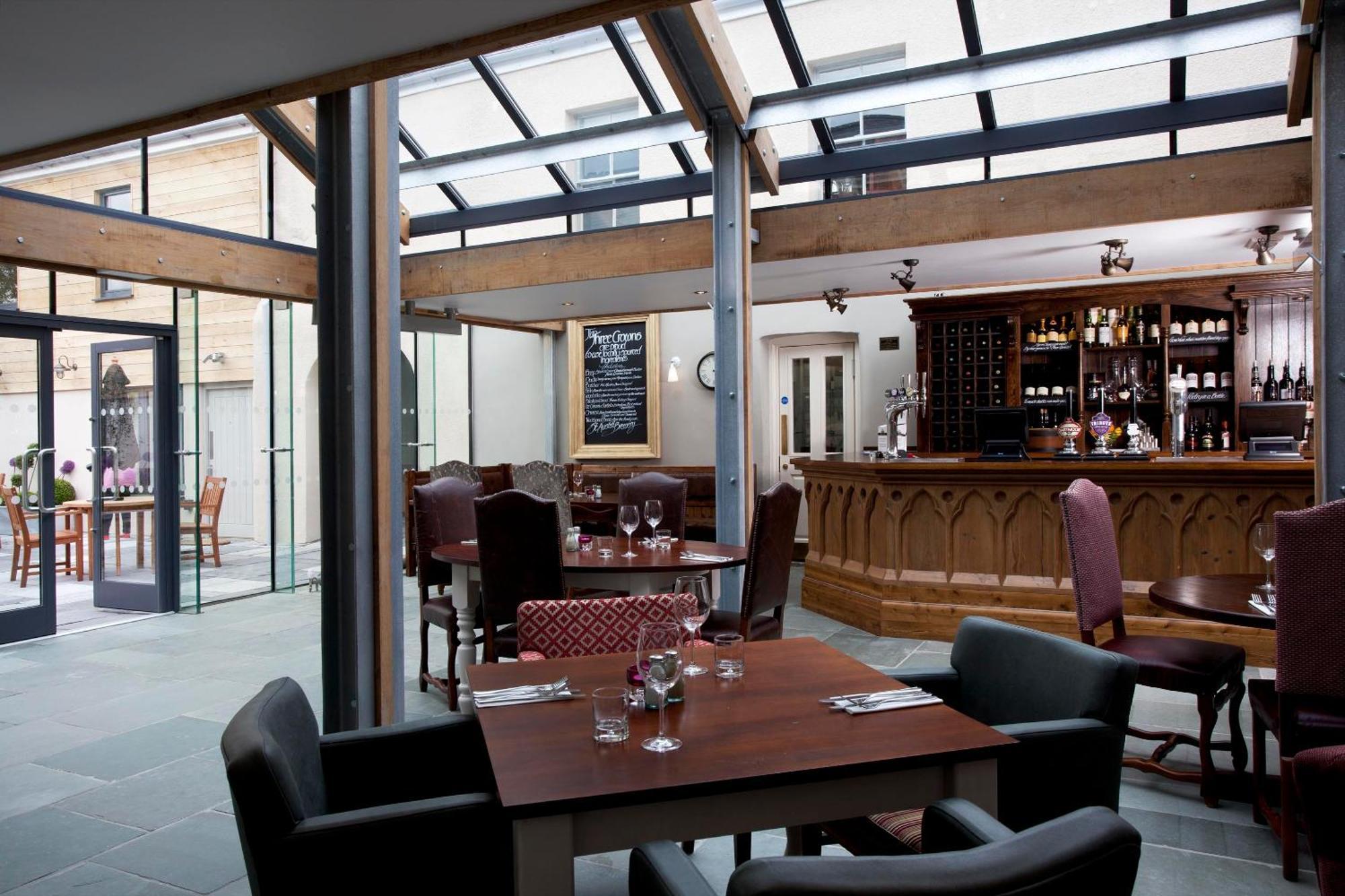 ホテル The Three Crowns チャグフォード エクステリア 写真 The restaurant at The Old parsonage