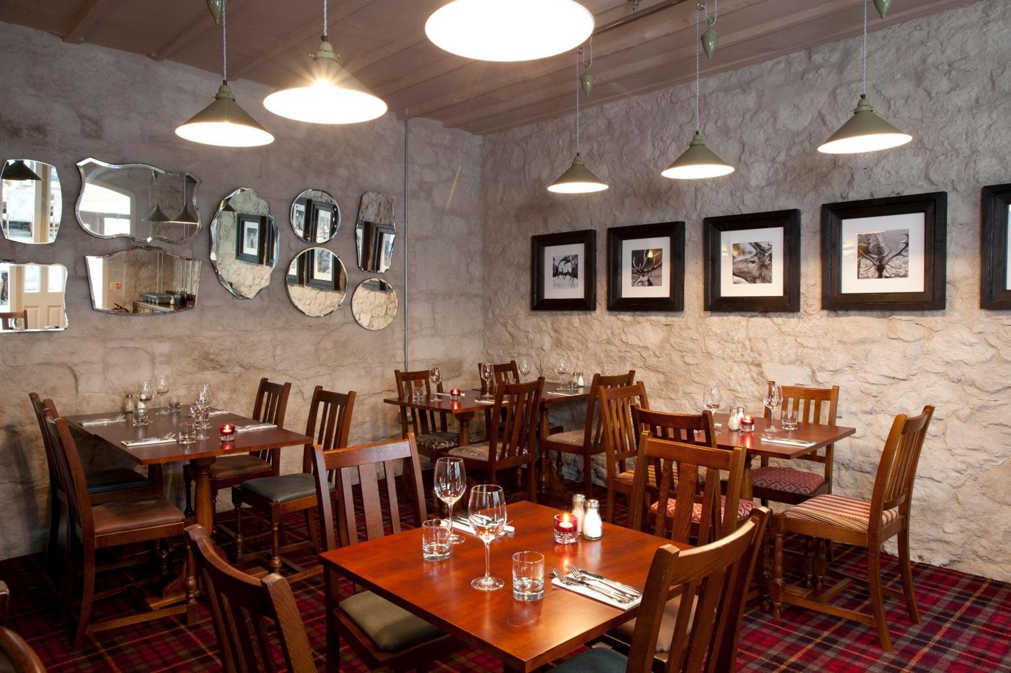 ホテル The Three Crowns チャグフォード エクステリア 写真 The restaurant at the Old Stamp House