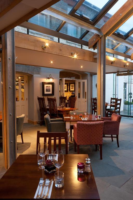 ホテル The Three Crowns チャグフォード エクステリア 写真 The restaurant at the River Lee House