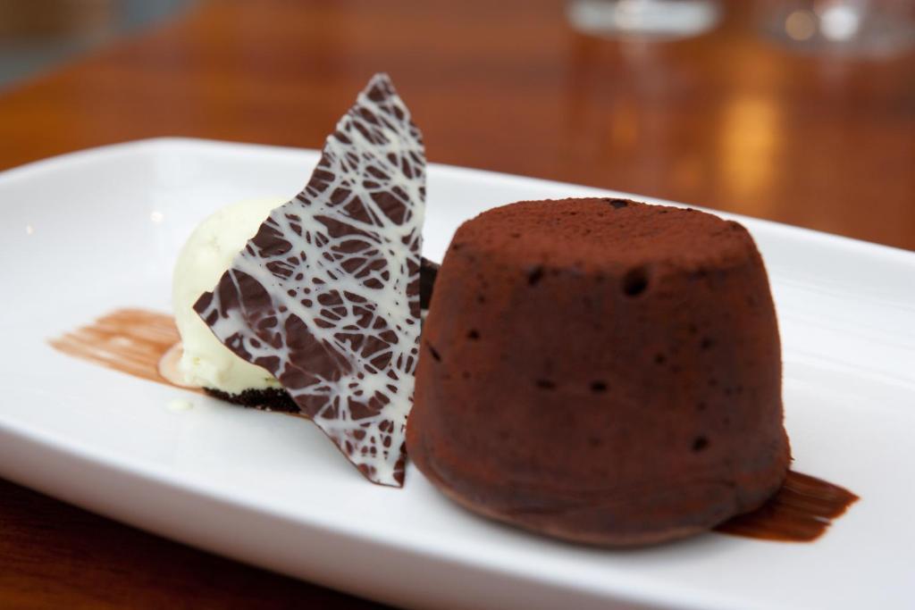 ホテル The Three Crowns チャグフォード エクステリア 写真 Chocolate pudding